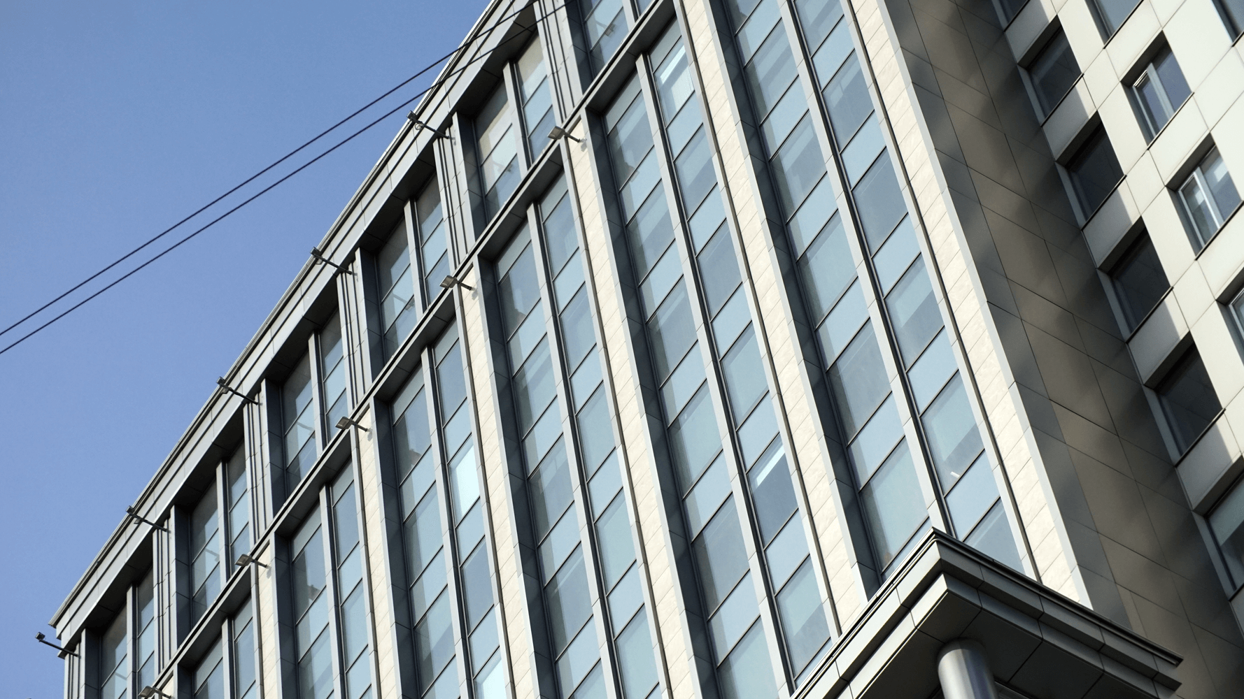 облицовка здания композитными панелями Фасст